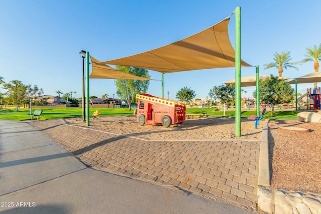 15621 S 37th Way, Phoenix, AZ 85048 - community jungle gym featuring a yard