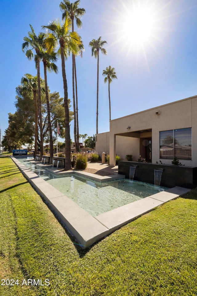 view of swimming pool featuring a yard