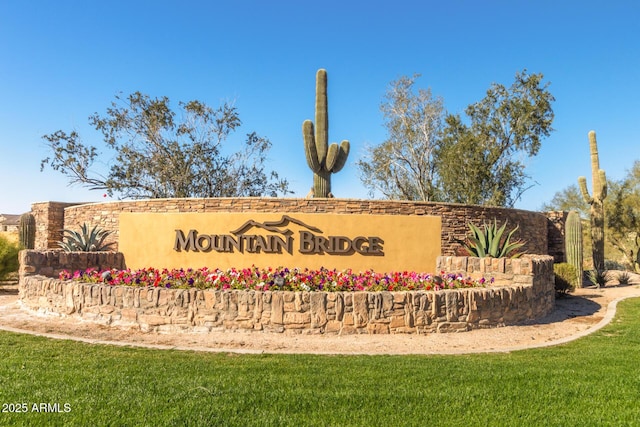 2124 N 89th Pl, Mesa, AZ 85207 - community / neighborhood sign with a lawn