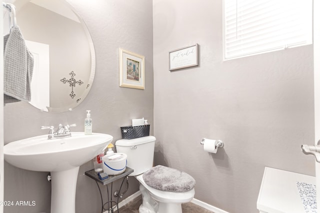 bathroom featuring toilet and sink