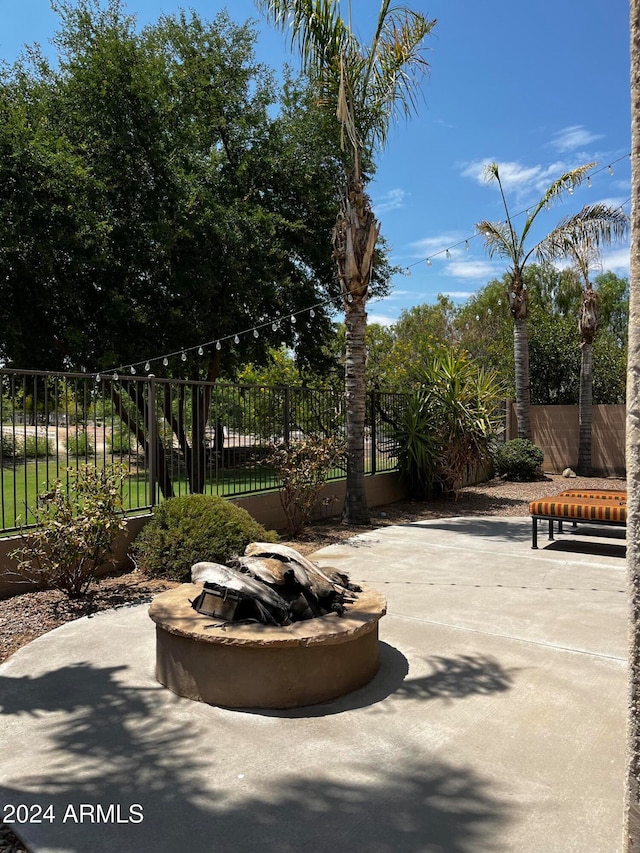 view of patio featuring a fire pit