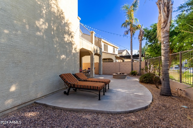 view of patio with an outdoor fire pit