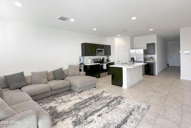 living room featuring recessed lighting, visible vents, and baseboards