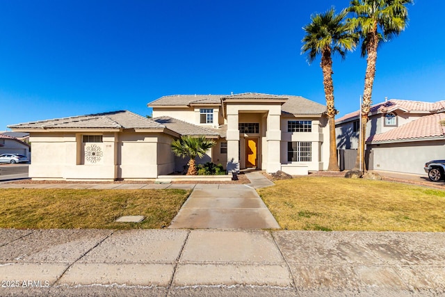 prairie-style home with a front yard