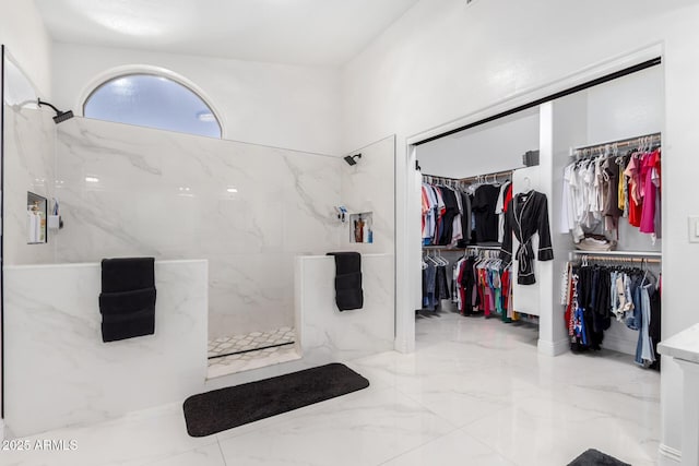 bathroom featuring a tile shower