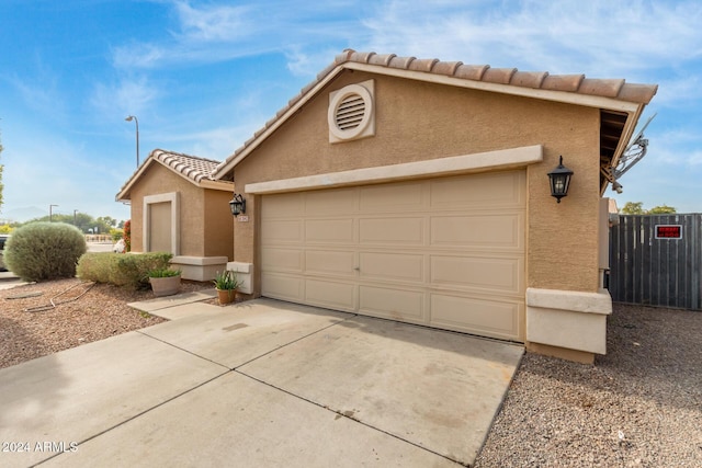 view of front facade featuring a garage