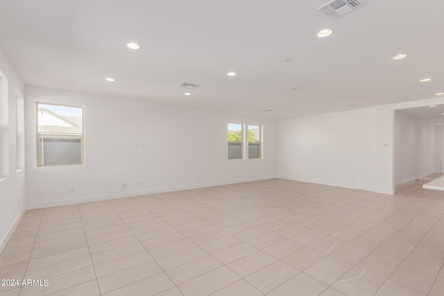 unfurnished room featuring light tile patterned flooring