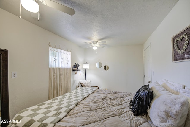 552 E 8th St, Florence, AZ 85132 - bedroom with ceiling fan and a textured ceiling