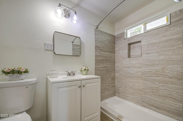552 E 8th St, Florence, AZ 85132 - bathroom featuring toilet, tiled shower, and vanity