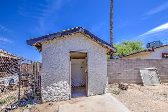 552 E 8th St, Florence, AZ 85132 - view of outdoor structure featuring fence