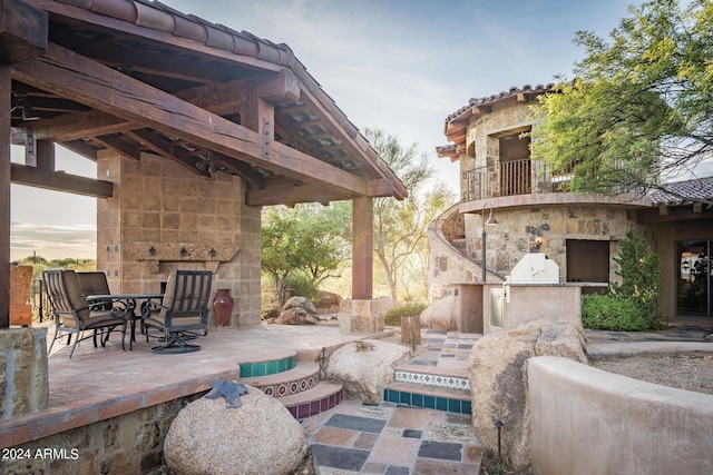 view of patio with an outdoor kitchen