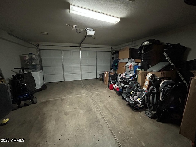 7664 W Vermont Ave, Glendale, AZ 85303 - garage with a garage door opener