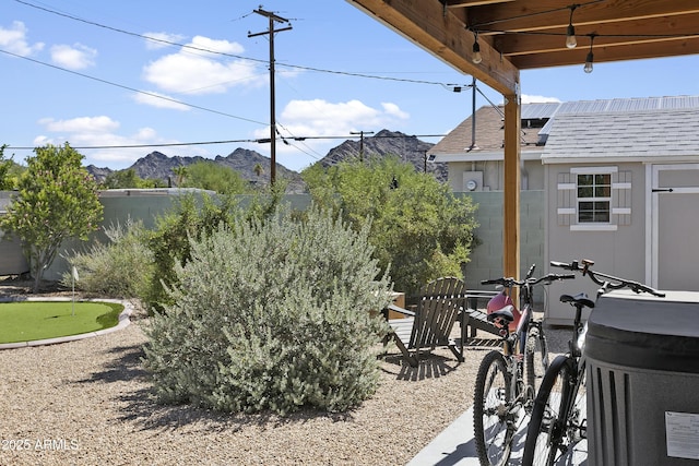 912 E Orchid Ln, Phoenix, AZ 85020 - view of yard featuring an area to practice putting and a mountain view