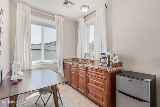 home office featuring visible vents and a sink