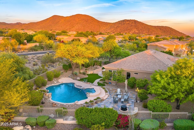 bird's eye view featuring a mountain view