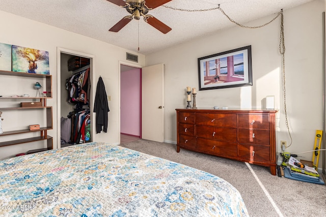 bedroom with a closet, light carpet, a textured ceiling, and ceiling fan