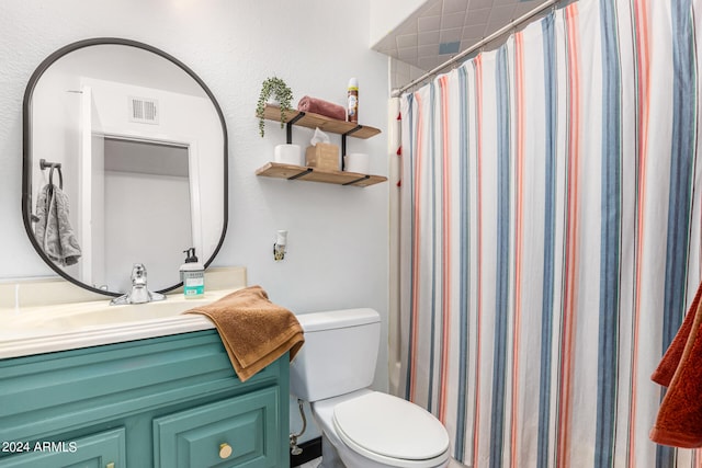 bathroom with toilet, a shower with curtain, and vanity