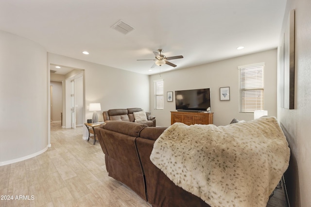 living room featuring light hardwood / wood-style floors and ceiling fan