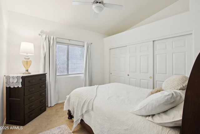 bedroom featuring light carpet, ceiling fan, vaulted ceiling, and a closet