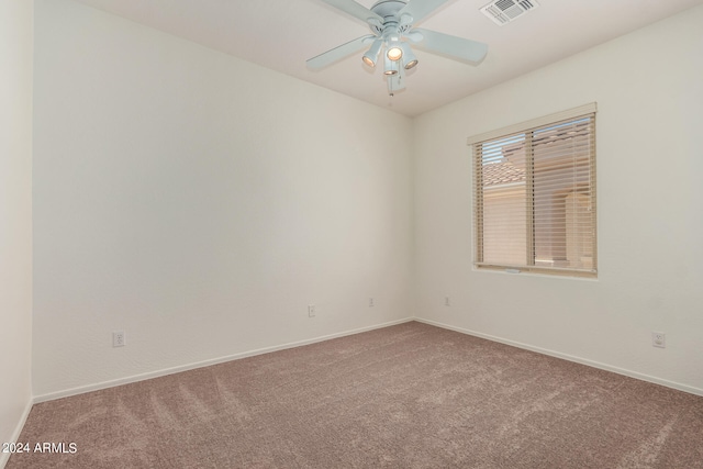 carpeted spare room featuring ceiling fan