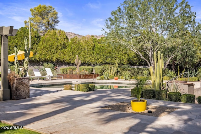 view of property's community featuring a patio area