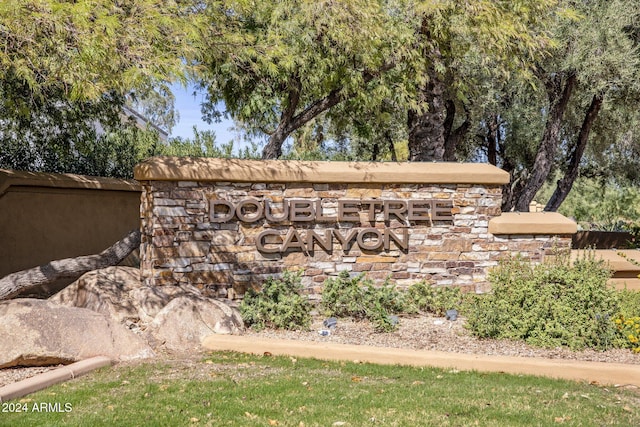 view of community / neighborhood sign