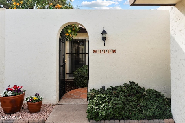 view of exterior entry with stucco siding