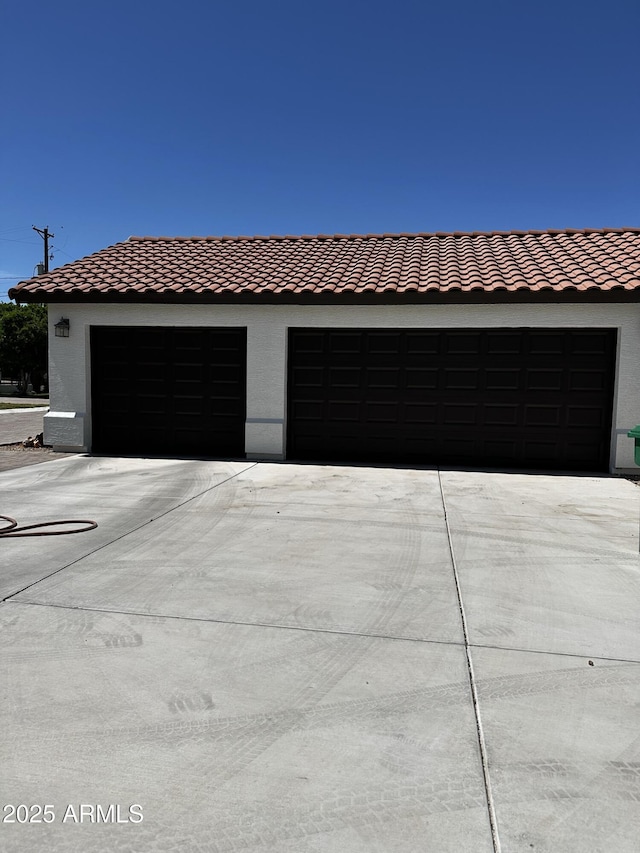 18132 E Vencino St, Gilbert, AZ 85298 - garage featuring driveway