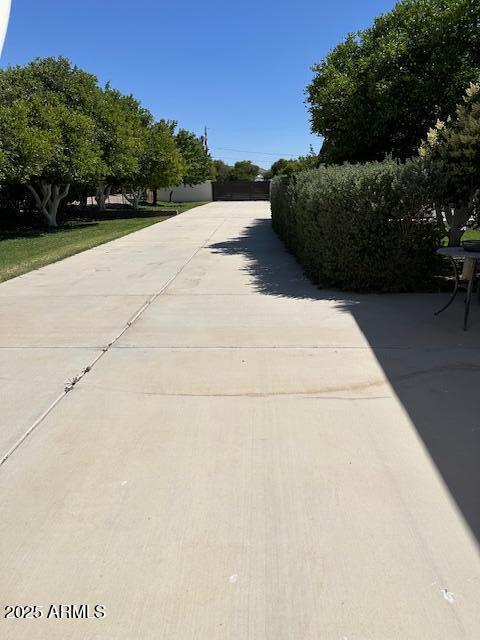 18132 E Vencino St, Gilbert, AZ 85298 - view of concrete driveway