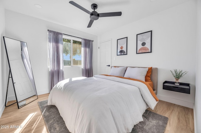 bedroom featuring light wood finished floors and a ceiling fan