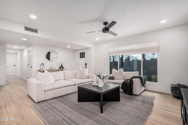 living room featuring recessed lighting, a ceiling fan, baseboards, visible vents, and light wood finished floors