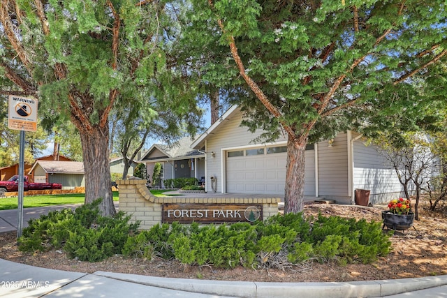 111 S Forest Park Dr, Payson, AZ 85541 - view of front facade with a garage and driveway