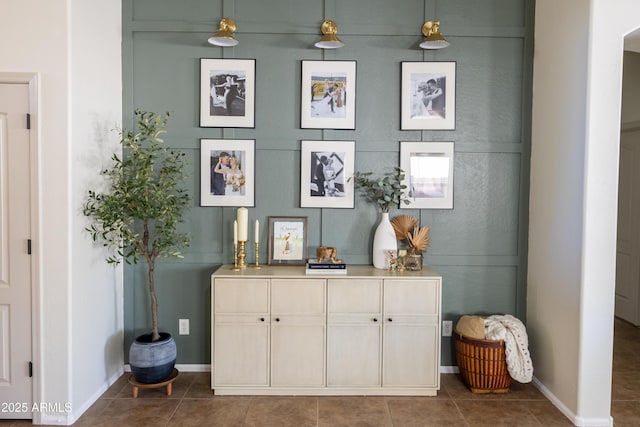 interior details featuring arched walkways and baseboards