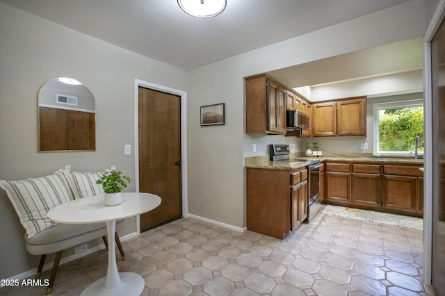 kitchen featuring appliances with stainless steel finishes and breakfast area