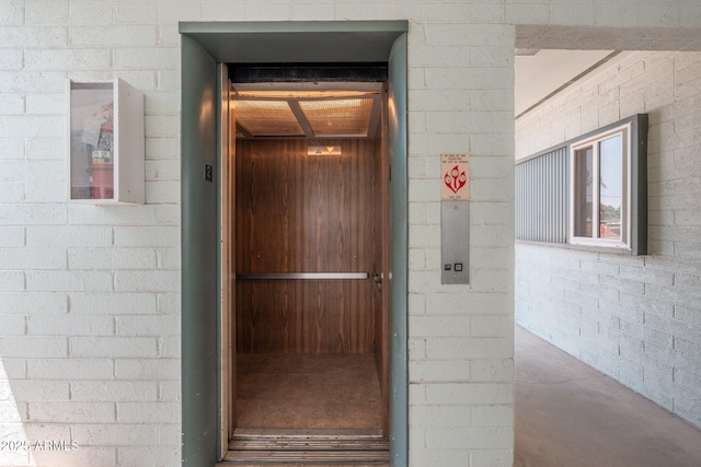 330 W Maryland Ave Unit 207, Phoenix, AZ 85013 - property entrance featuring elevator