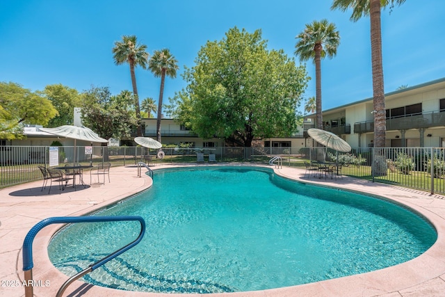 330 W Maryland Ave Unit 207, Phoenix, AZ 85013 - community pool featuring a patio area