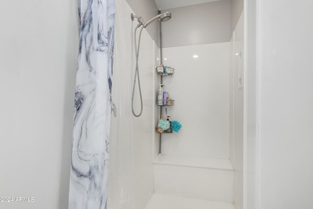 bathroom with a tile shower