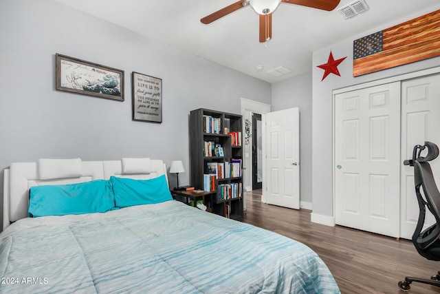 bedroom featuring baseboards, visible vents, a ceiling fan, dark wood-style flooring, and a closet