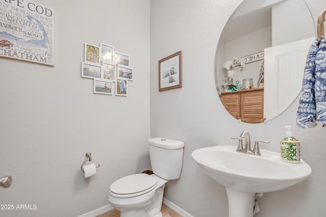 4229 W Magdalena Ln, Laveen, AZ 85339 - bathroom featuring baseboards, a sink, and toilet