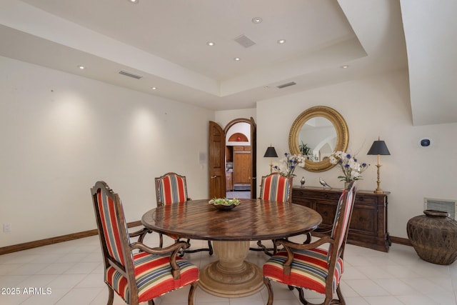 dining area with a tray ceiling, recessed lighting, baseboards, and visible vents