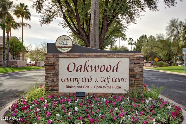 view of community / neighborhood sign