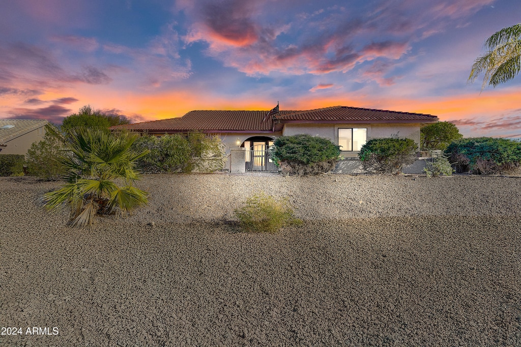 view of front of property