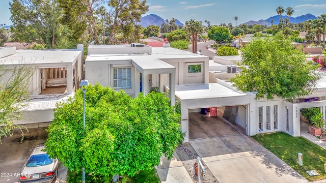 view of front of house featuring a mountain view