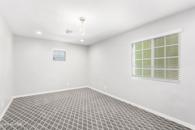 unfurnished room featuring carpet floors