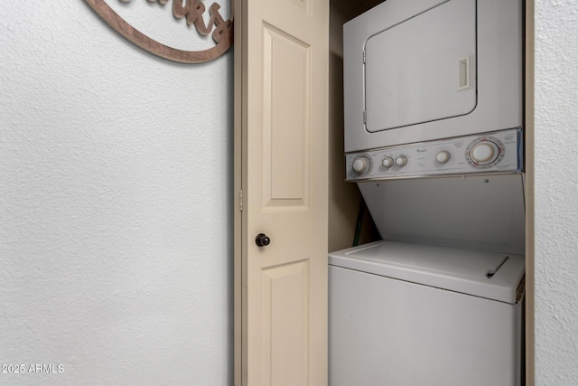 8500 E Indian School Rd Unit 233, Scottsdale, AZ 85251 - laundry area with stacked washer / drying machine