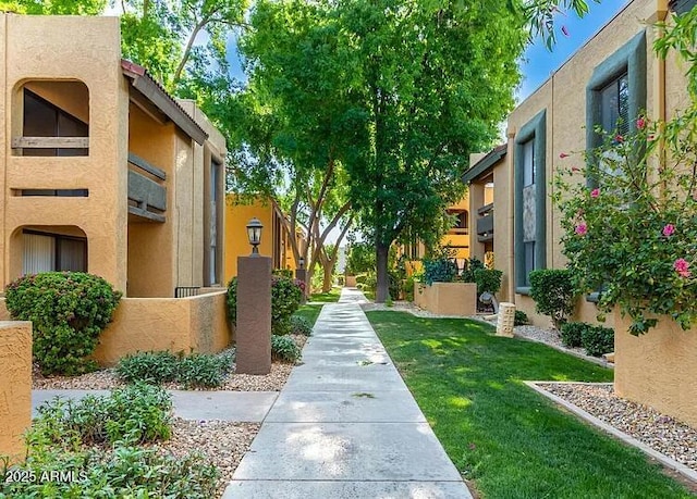8500 E Indian School Rd Unit 233, Scottsdale, AZ 85251 - surrounding community with a lawn