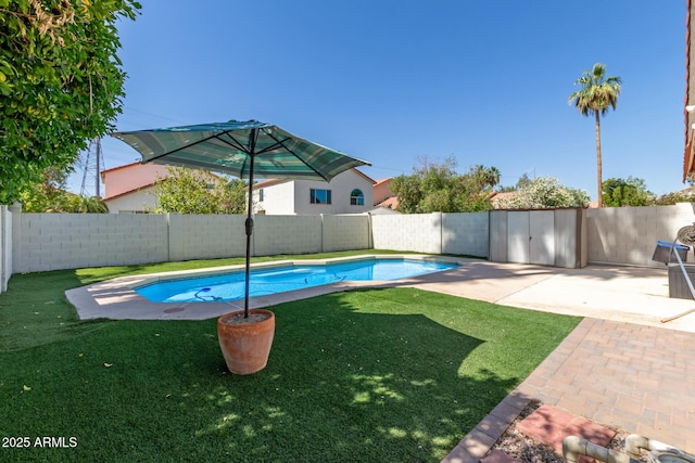 1425 E Commerce Ave, Gilbert, AZ 85234 - view of pool featuring a patio