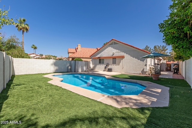 1425 E Commerce Ave, Gilbert, AZ 85234 - view of pool featuring a patio