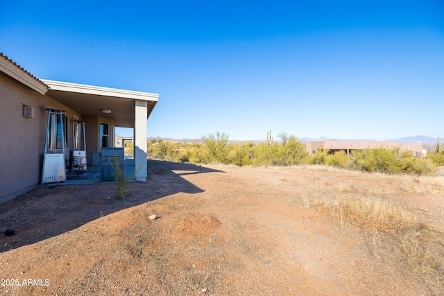 view of yard with a mountain view