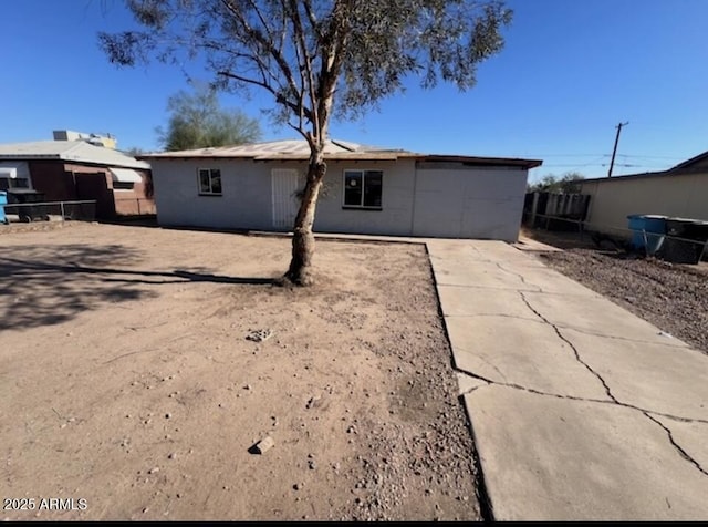 5031 S 36th Dr, Phoenix, AZ 85041 - rear view of house with fence